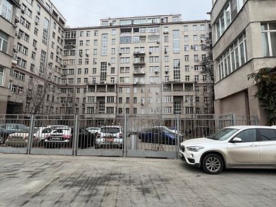 Купить квартиру г Москва, ул Серафимовича, д 2 135000000 рублей