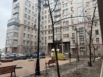 Купить квартиру г Москва, ул Серафимовича, д 2 135000000 рублей