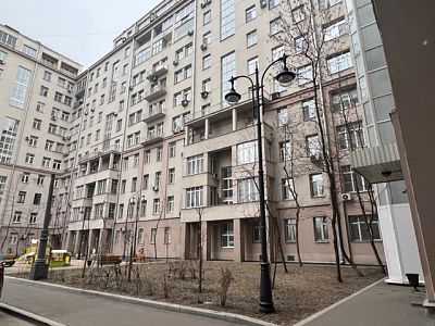Купить квартиру г Москва, ул Серафимовича, д 2 135000000 рублей