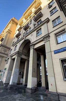 Снять в аренду торговую площадь г Москва, ул Садовая-Черногрязская, д 11/2 240000 рублей