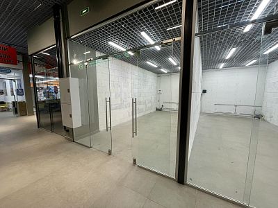 Снять в аренду торговую площадь г Санкт-Петербург, поселок Парголово, ул Брюлловская, д 3 стр 1 25000 рублей