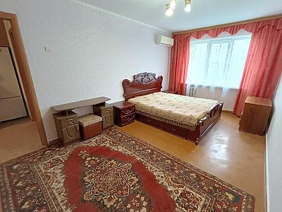 Снять квартиру г Хабаровск, ул Панфиловцев, д 43 32000 рублей