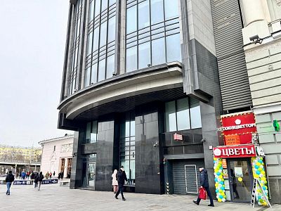Снять в аренду торговую площадь г Москва, Зубовский б-р, д 13 стр 1 750000 рублей