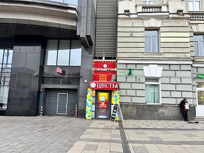 Снять в аренду торговую площадь г Москва, Зубовский б-р, д 13 стр 1 750000 рублей