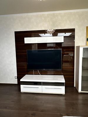 Снять квартиру г Тюмень, ул 50 лет Октября, д 57а 72000 рублей