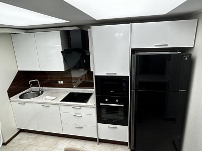 Снять квартиру г Тюмень, ул 50 лет Октября, д 57а 72000 рублей