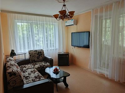 Снять квартиру г Хабаровск, ул Шеронова, д 3 44000 рублей