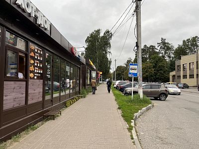 Снять в аренду торговую площадь Московская область, Раменский муниципальный округ, посёлок городского типа Ильинский, Праволинейная улица 77000 рублей