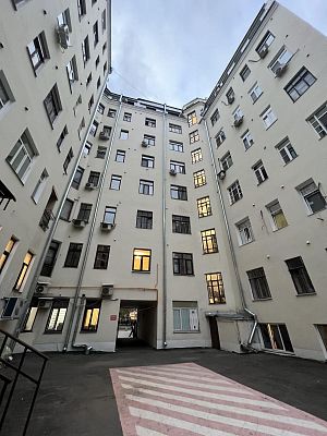 Купить квартиру г Москва, Климентовский пер, д 9 65000000 рублей