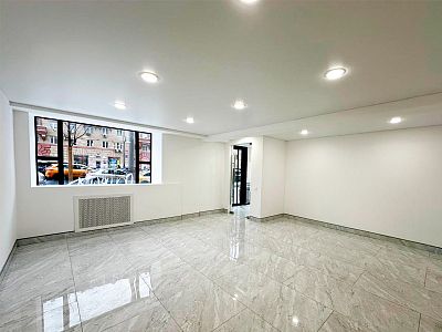 Снять в аренду торговую площадь г Москва, ул Садовая-Черногрязская, д 13/3 стр 1 220000 рублей