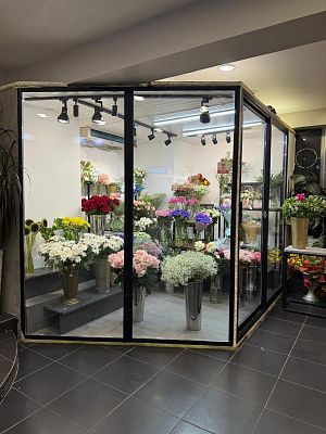 Снять в аренду торговую площадь г Москва, Кутузовский пр-кт, д 27 120000 рублей