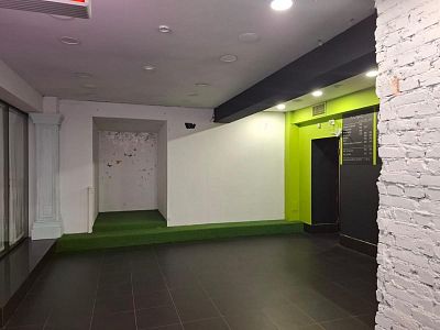 Снять в аренду торговую площадь г Москва, Кутузовский пр-кт, д 27 105000 рублей