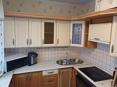 Снять квартиру г Москва, ул Адмирала Лазарева, д 40 49000 рублей