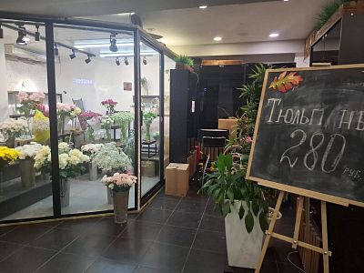 Снять в аренду торговую площадь г Москва, Кутузовский пр-кт, д 27 120000 рублей