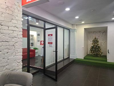 Снять в аренду торговую площадь г Москва, Кутузовский пр-кт, д 27 120000 рублей