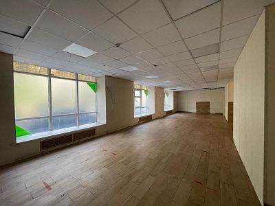 Снять в аренду торговую площадь г Одинцово, ул Садовая, д 3Б 300000 рублей