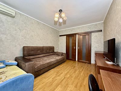 Купить комнату г Москва, ул Абрамцевская, д 1 8100000 рублей