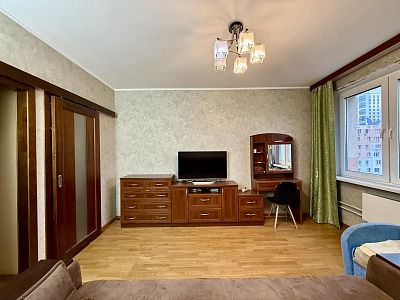 Купить комнату г Москва, ул Абрамцевская, д 1 8100000 рублей