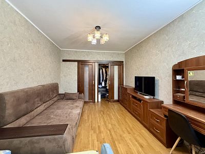 Купить комнату г Москва, ул Абрамцевская, д 1 8100000 рублей