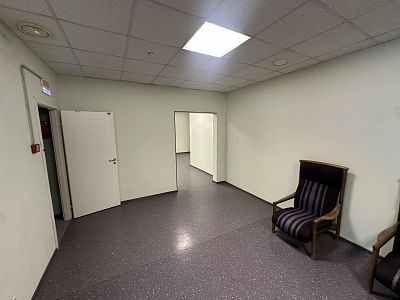 Снять в аренду торговую площадь г Москва, ул Веерная, д 30 к 3 1800000 рублей