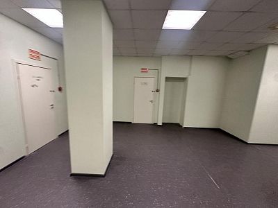 Снять в аренду торговую площадь г Москва, ул Веерная, д 30 к 3 1800000 рублей