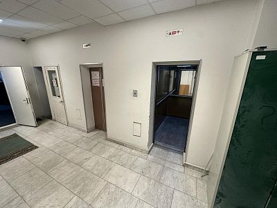 Снять в аренду торговую площадь г Москва, ул Веерная, д 30 к 3 1800000 рублей