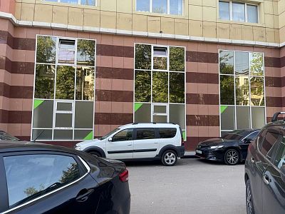 Снять в аренду торговую площадь г Одинцово, ул Садовая, д 3Б 300000 рублей