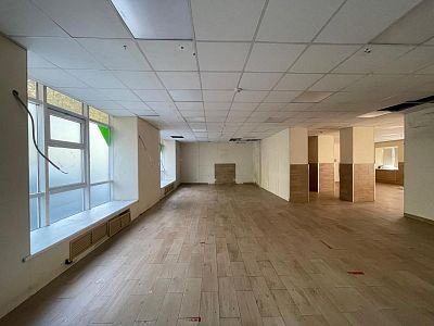 Снять в аренду торговую площадь г Одинцово, ул Садовая, д 3Б 300000 рублей