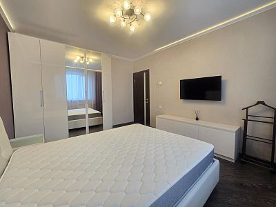 Снять квартиру г Москва, ул Декабристов, д 28 к 2 130000 рублей