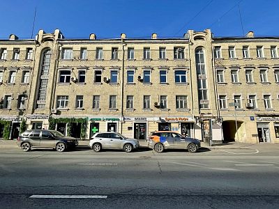 Снять в аренду торговую площадь г Москва, ул Большая Серпуховская, д 32 стр 1 350000 рублей