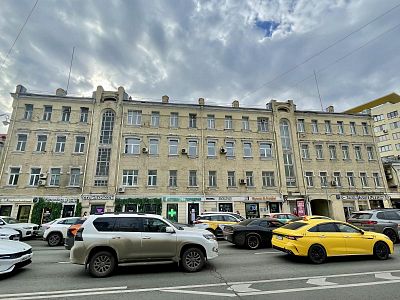 Снять в аренду торговую площадь г Москва, ул Большая Серпуховская, д 32 стр 1 350000 рублей