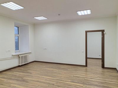 Снять в аренду помещение свободного назначения г Москва, ул 3-я Тверская-Ямская, д 11 250000 рублей