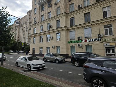 Снять в аренду помещение свободного назначения г Москва, пл Победы, д 2 к 1 325000 рублей