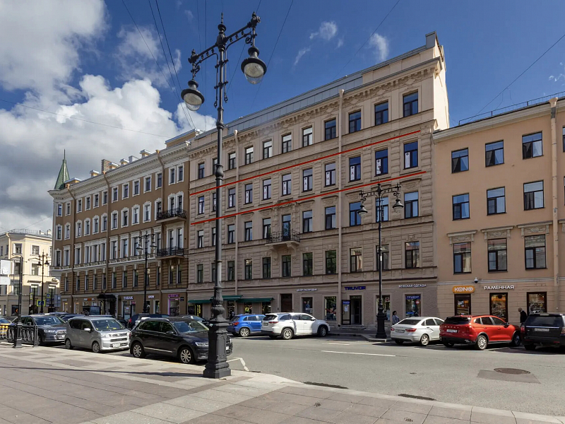 8-комн. квартира, 246.8 м², этаж 4/6