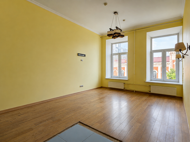 8-комн. квартира, 246.8 м², этаж 4/6