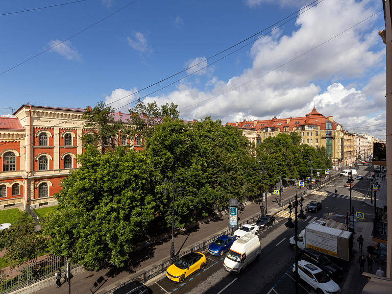8-комн. квартира, 246.8 м², этаж 4/6