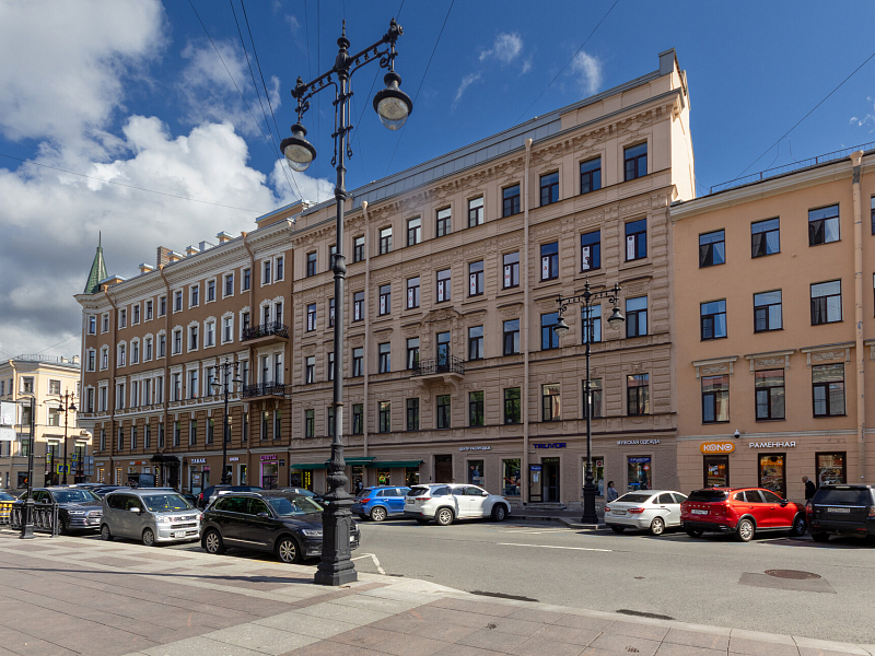 8-комн. квартира, 246.8 м², этаж 4/6
